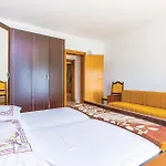 2 Bedroom Awesome Apartment In Grizane Апартаменты