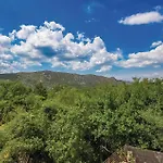 2 Bedroom Awesome Apartment In Grizane Апартаменты