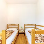 2 Bedroom Awesome Apartment In Grizane