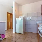 2 Bedroom Awesome Apartment In Grizane Апартаменты