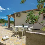 2 Bedroom Awesome Apartment In Grizane