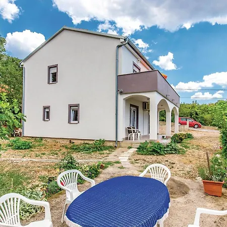 2 Bedroom Awesome Apartment In Grizane Апартаменты Grizane-Belgrad