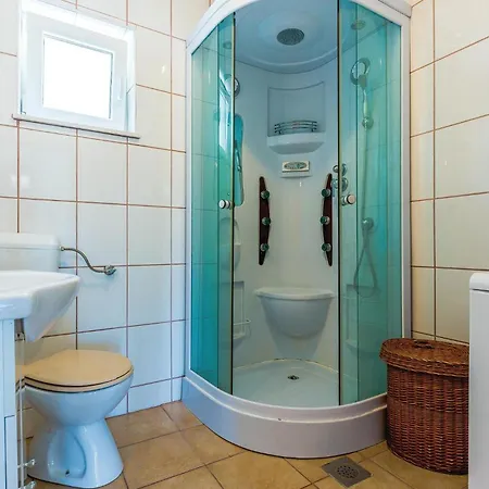 2 Bedroom Awesome In Grižane