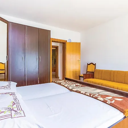 2 Bedroom Awesome In Appartement