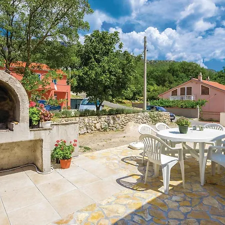 2 Bedroom Awesome In 公寓 Grižane
