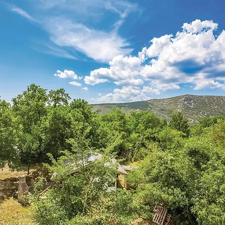 2 Bedroom Awesome In Grižane