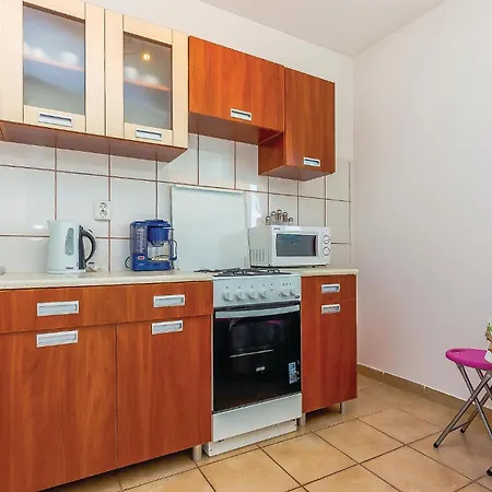 2 Bedroom Awesome In Grižane