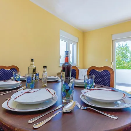 2 Bedroom Awesome In 公寓 Grižane