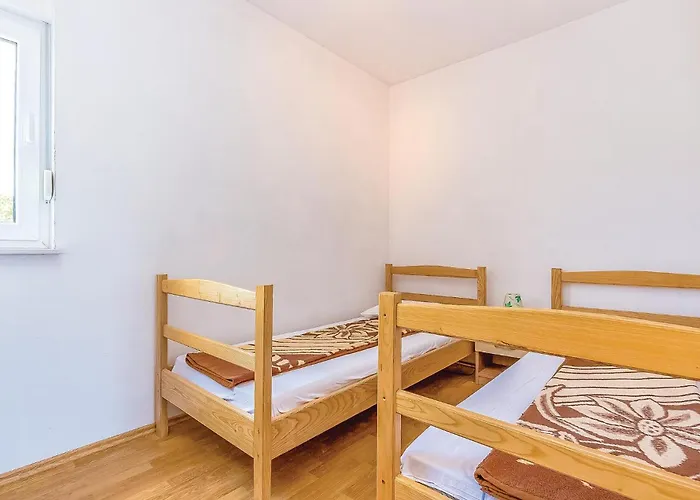 Διαμέρισμα 2 Bedroom Awesome In Grižane