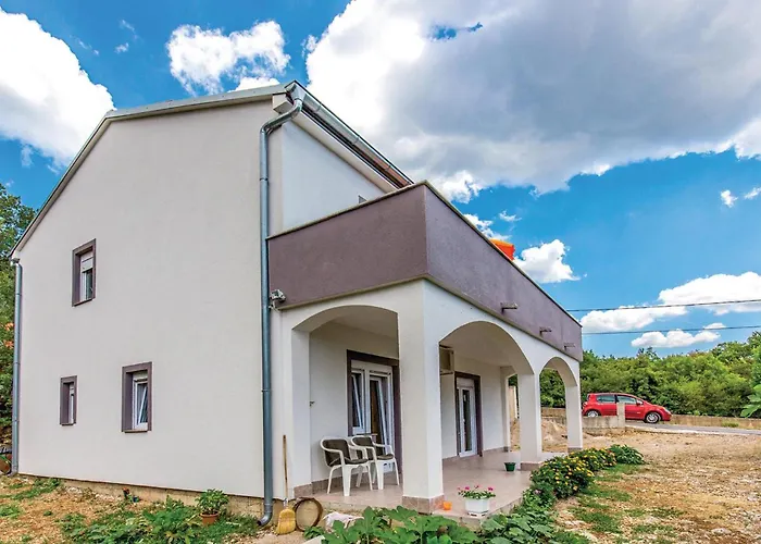 2 Bedroom Awesome In Grižane