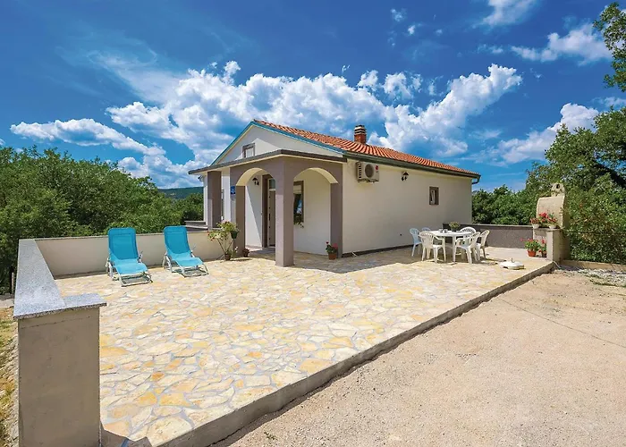 2 Bedroom Awesome In Διαμέρισμα *