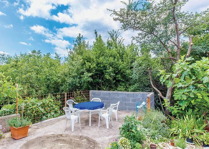 2 Bedroom Awesome In * Grižane